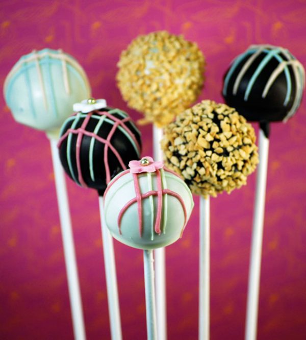 Cupcakes e Cakepops per un dolce di nozze colorato e davvero alternativo
