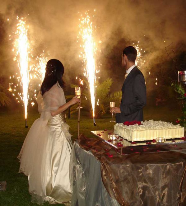 Festa di nozze col botto e i magici riflessi che solo i fuochi d’artificio riescono a regalare