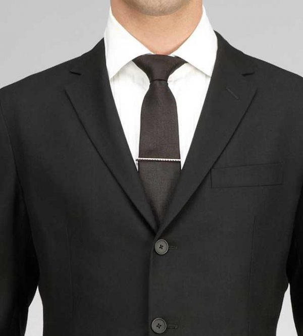 L’abito da sposo e la possibilità di arricchirlo con “preziosi” accessori