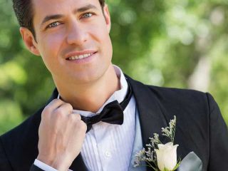 Fiori per lui: le boutonnieres, un tocco raffinato e chic per l’abito dello sposo