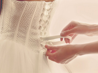 Il corpetto bustier dell’abito da sposa, un elemento “vintage” così romantico e versatile