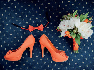 La scarpa da sposa si tinge di… giallo, verde e arancione, coordinata all’abito o al bouquet