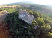 ' .  addslashes(Castello di Rocca d'Ajello) . '