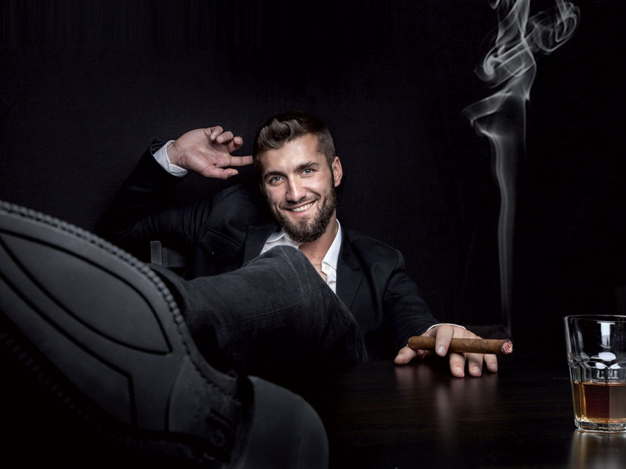 Cigar corner durante il ricevimento delle nozze: l\'angolo del vizio, del relax e della degustazione