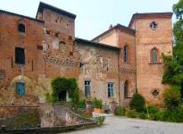 ' .  addslashes(Castello di Sannazzaro) . '