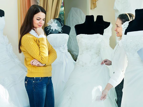 Come scegliere il bridal look perfetto: ascoltare i consigli degli esperti oppure seguire il proprio istinto per l’abito da sposa?
