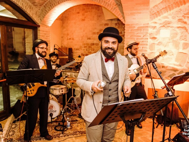 Papillon Vintage Band