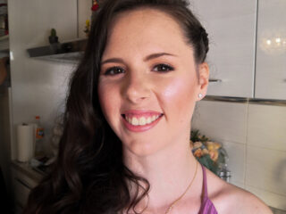 ' .  addslashes(Roberta Make-up) . '