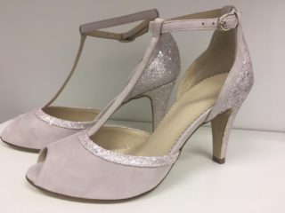 ' .  addslashes(Unique by Lara Riondato) . '