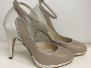 ' .  addslashes(Unique by Lara Riondato) . '