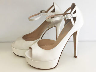 ' .  addslashes(Unique by Lara Riondato) . '